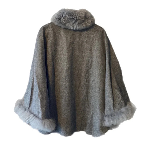 NWOT Baby Alpaca Cape by Schweitzer Linen Made in Peru - Picture 3 of 16